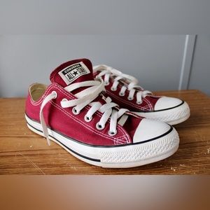 Low top burgundy converse